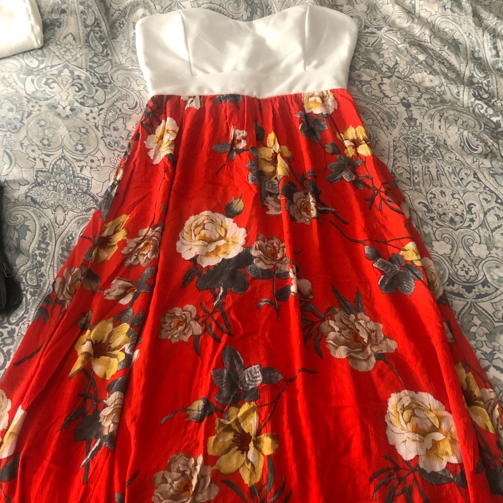 NWOT-Strapless tropical floral maxi w/bra inserts